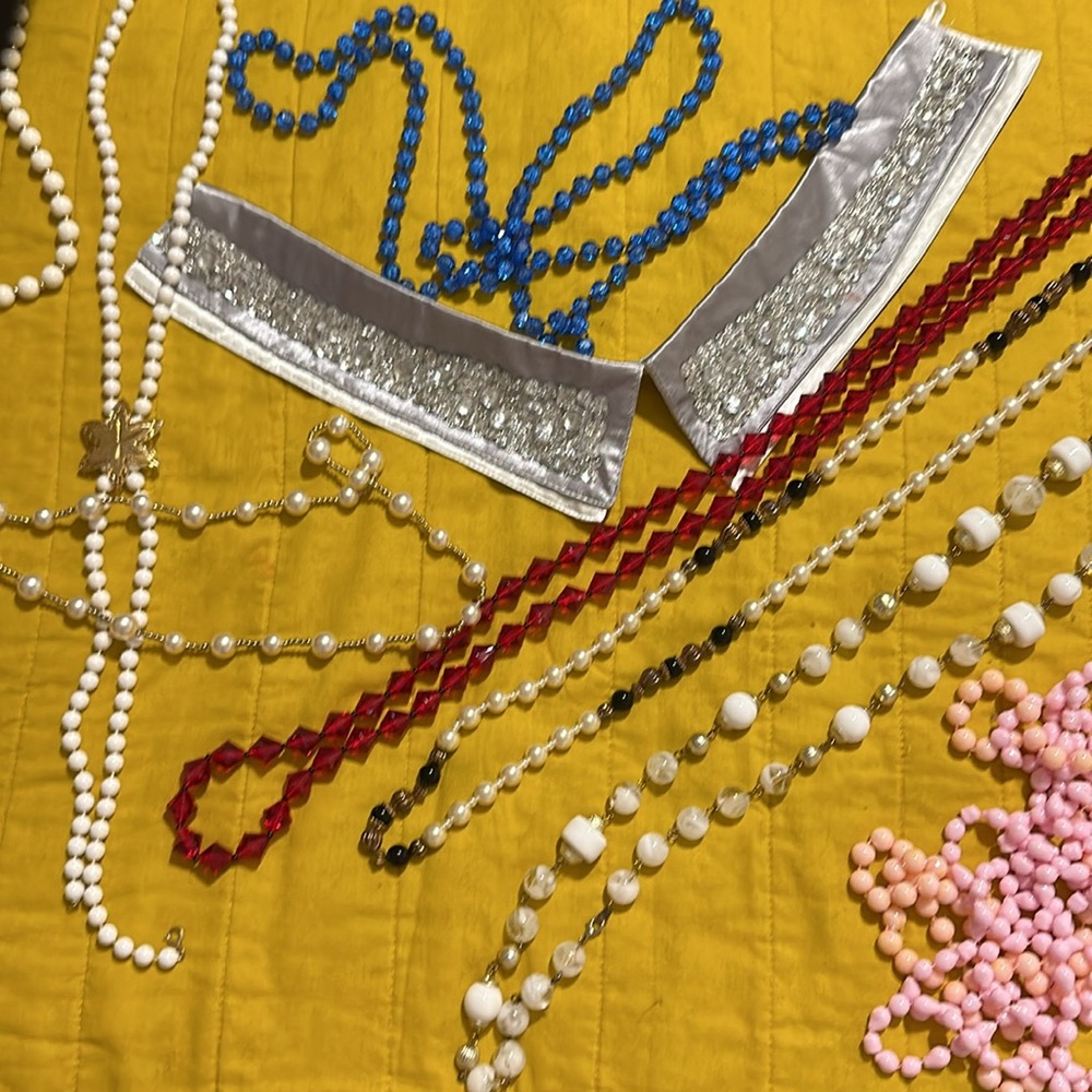 Vintage costume jewelry bundle necklaces collar few rings, bracelets